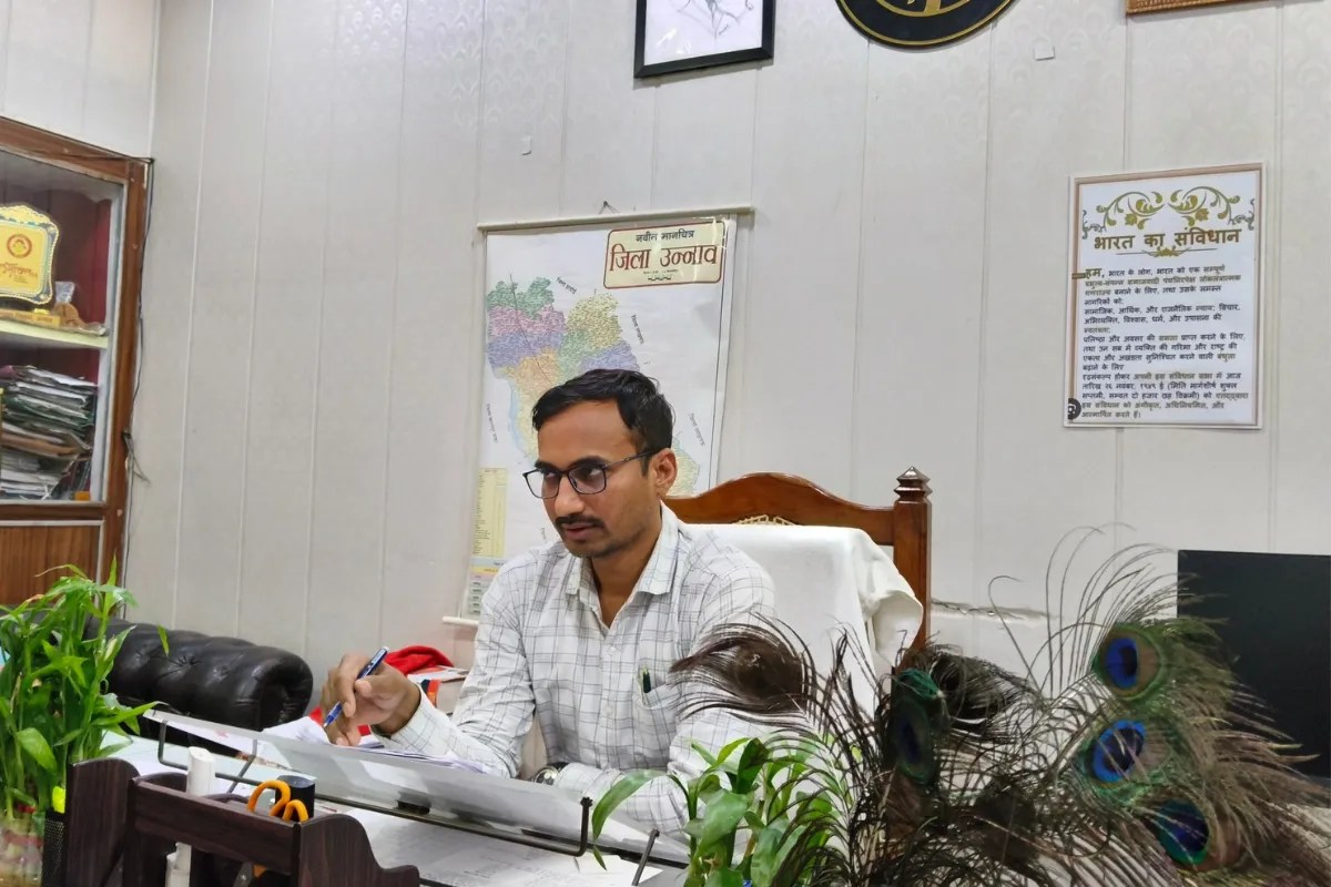 बीएसए के नाम पर बाबू ने मांगे 50 हजार, प्रधानाध्यापक के खिलाफ आईजीआरएस पर आई थी शिकायत