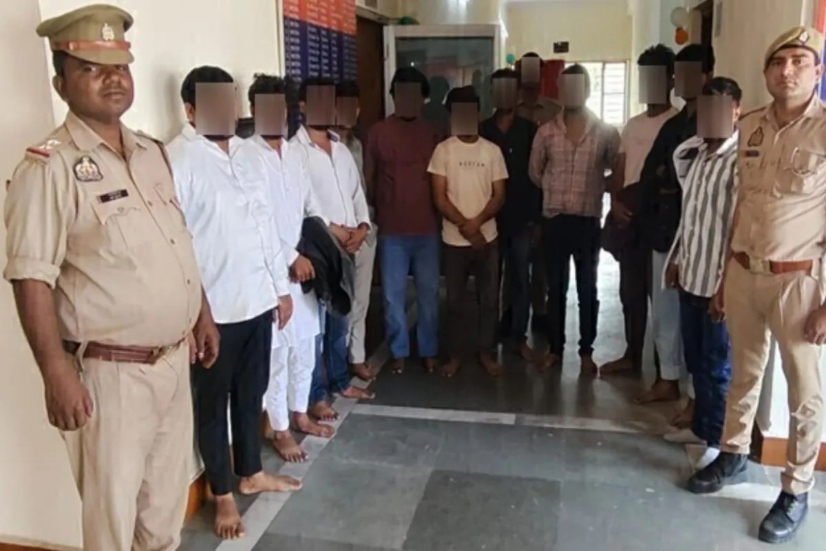 होटल में चल रहा था देह व्यापार का धंधा… पुलिस पहुंचते ही अर्धनग्न अवस्था में भागे युवक- युवतियों 15 गिरफ्तार