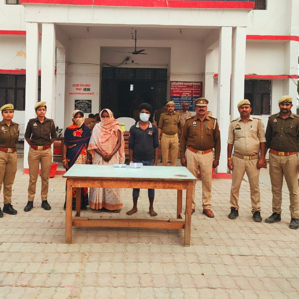 शादी कराने के नाम पर ठगी करने वाले 3 गिरफ्तार:श्रावस्ती पुलिस ने मोबाइल व नकदी किया बरामद, आरोपियों को भेजा जेल