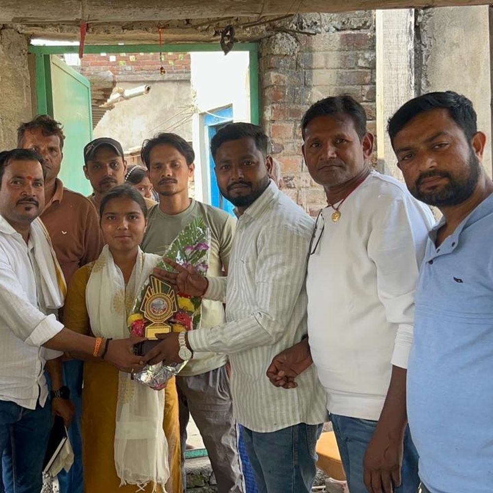 नगर परिषद सभापति देंगे टॉपर को 2 साल की फीस:बक्सर की पूजा ने बनाई बिहार टॉप टेन में जगह; पिता जूस बेचकर चलाते हैं घर