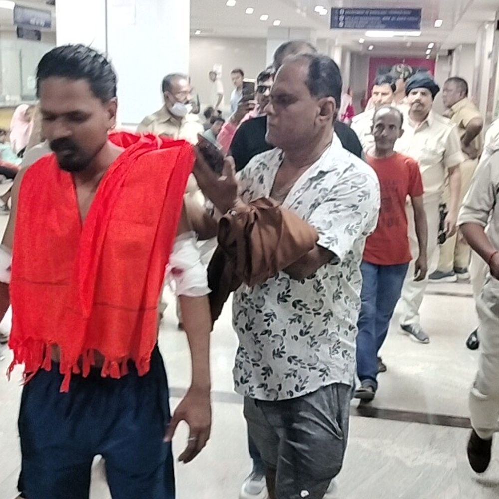 जमशेदपुर में अपराधियों ने युवक को मारी गोली:जख्मी एमजीएम अस्पताल में भर्ती, पुराने विवाद में हमले की आशंका