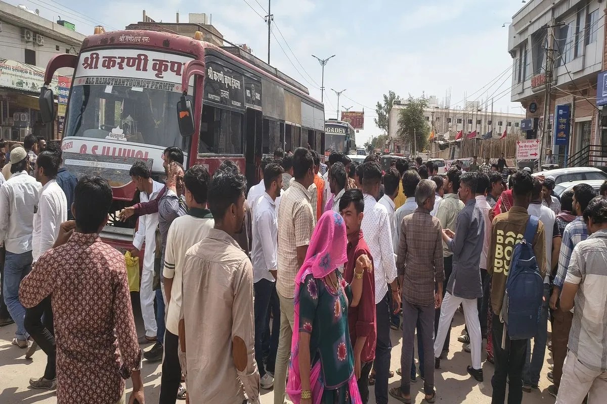 Video: आग की आशंका से फैला भय, 15 मिनट तक लगा रहा जाम