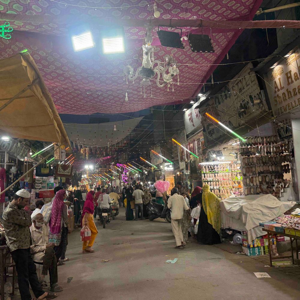 बुलंदशहर में आज चांद दिखने पर 21 अप्रैल को ईद:ईद-उल-फितर की तैयारियां पूरी, बाजारों में रौनक