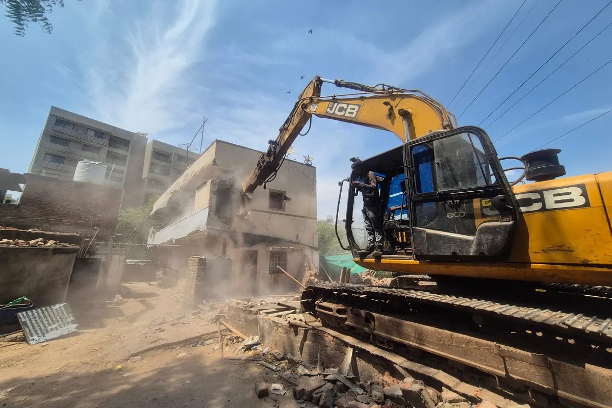 आठ अवैध निर्माण ढहाकर 594 वर्गमीटर जमीन करवाई खाली