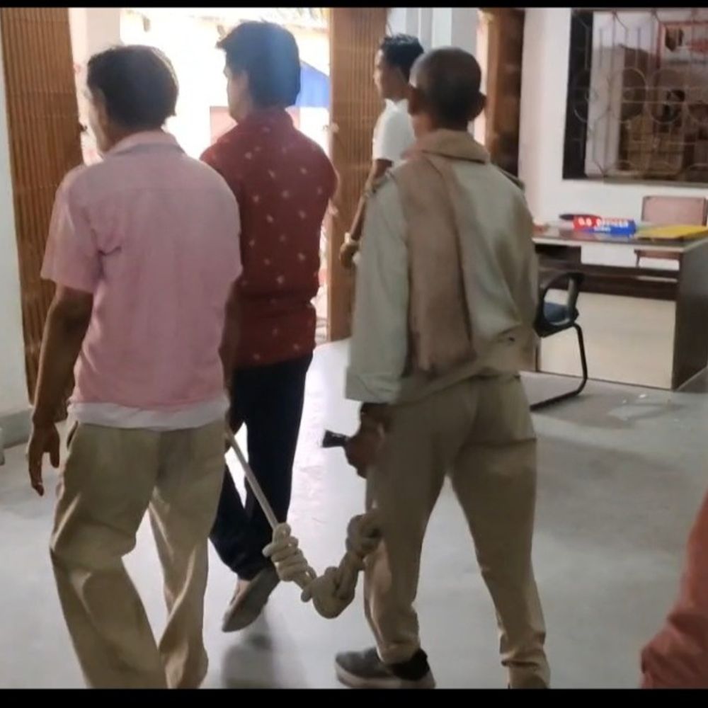 जमुई में फ्रॉड केस में पिता-बेटा गिरफ्तार:कोर्ट के जारी वारंट के आधार पर टाउन थाना पुलिस की कार्रवाई