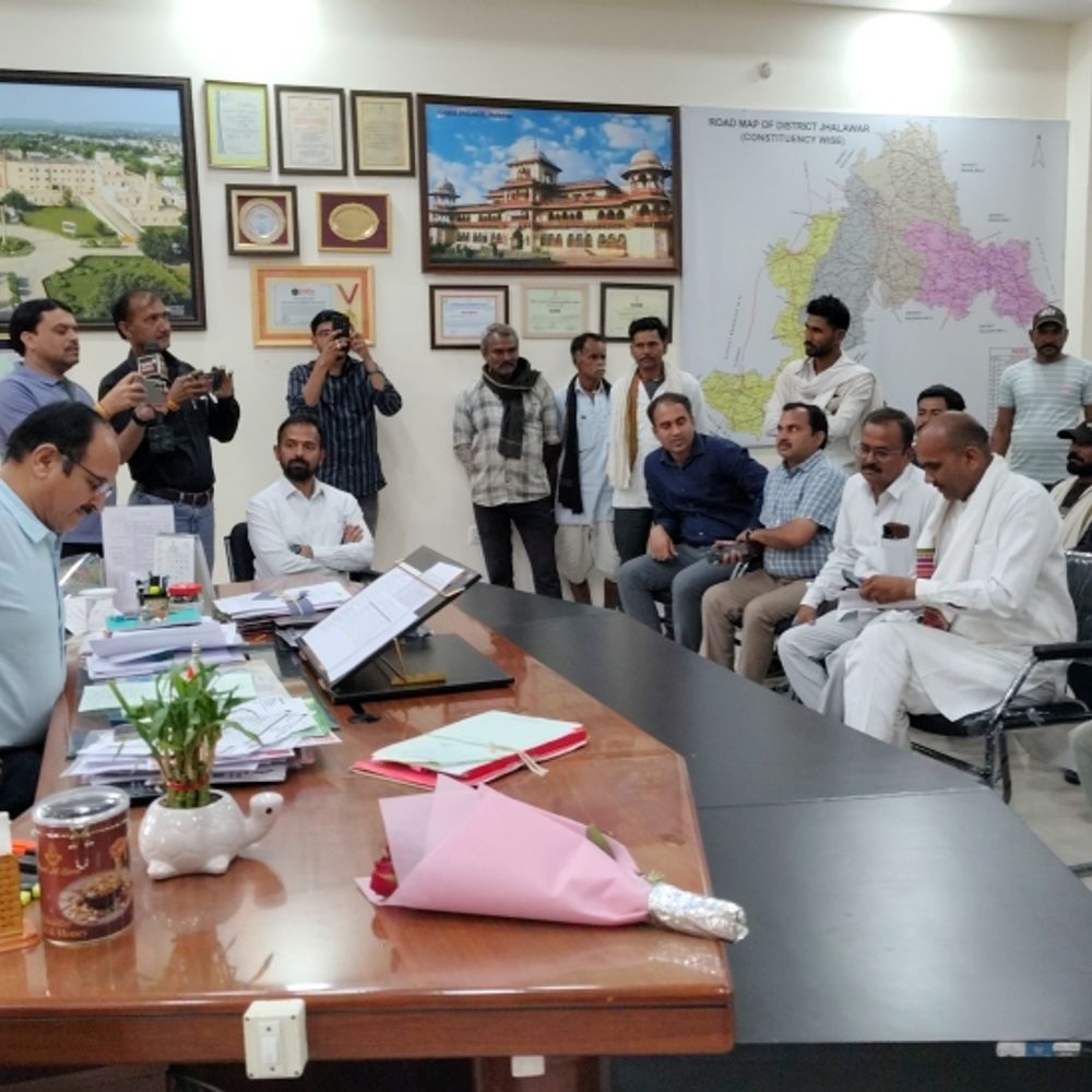 परवन बांध मुआवजा: ग्रामीणों ने भेदभाव का आरोप लगाया:विधायक की अगुवाई में कलेक्टर को ज्ञापन, जांच का आश्वासन