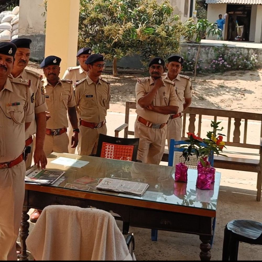 बिना OTP, एप डाउनलोड किए अकाउंट से 26400 रुपए उड़ाए:बांका में महिला से साइबर फ्रॉड, वॉट्सएप पर ऑटोमेटिक डाउनलोडिंग ऑन होने की आशंका