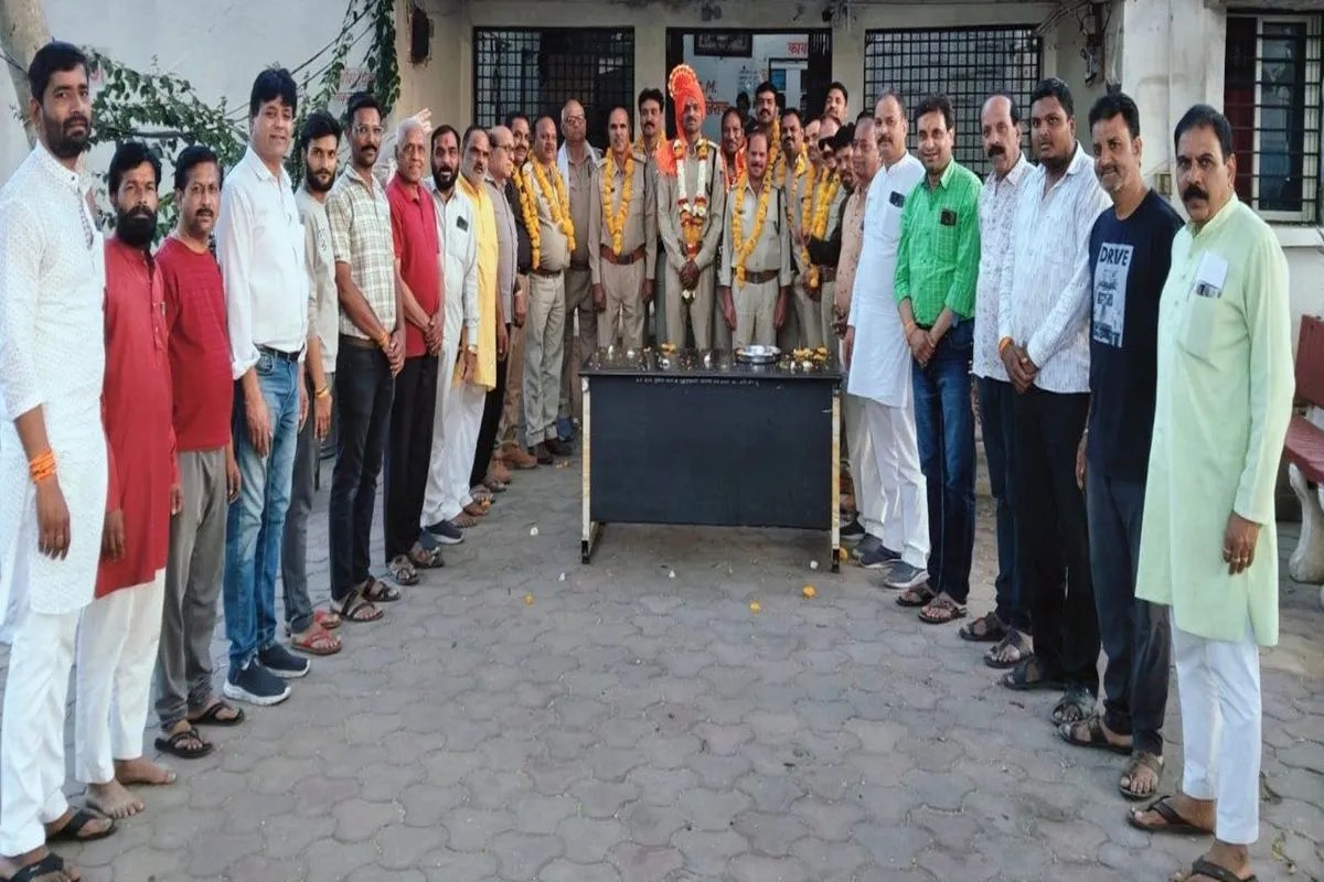 मंदिर में चोरी का खुलासा, पुलिस टीम का हुआ सम्मान