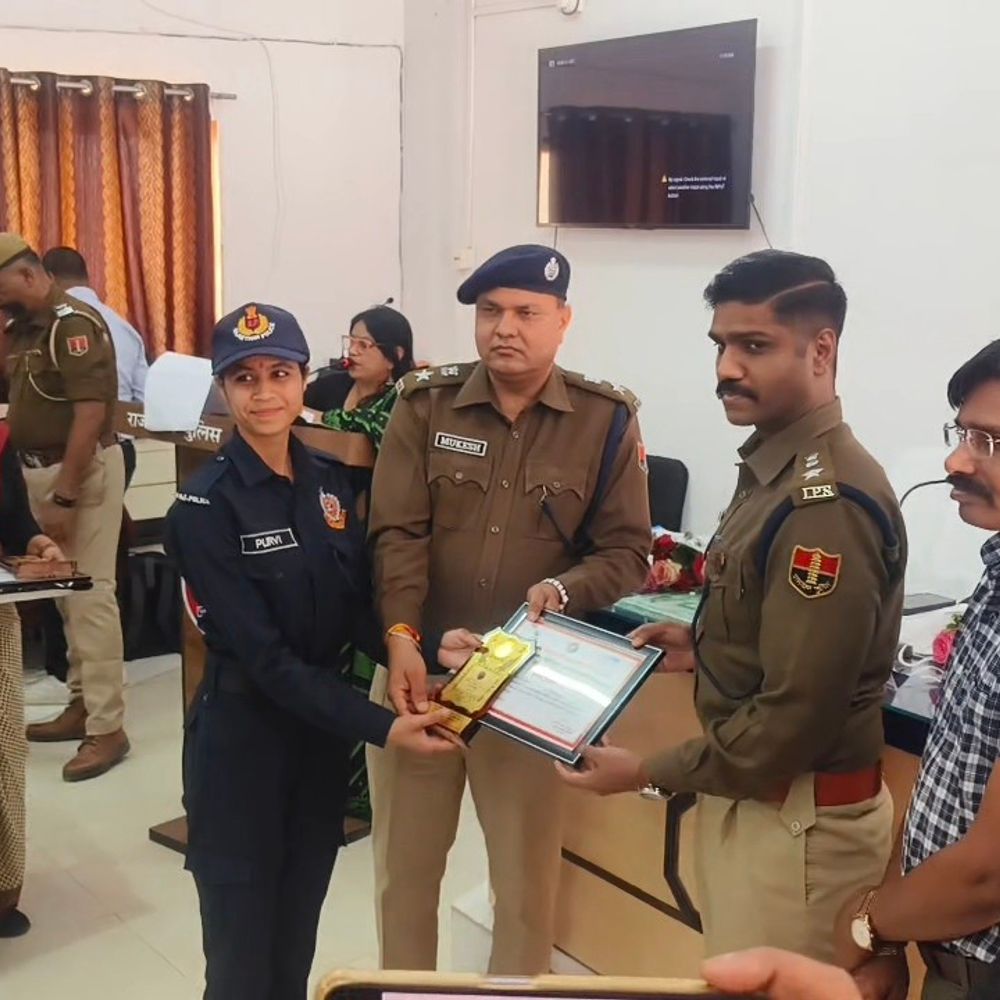 डूंगरपुर में अंतरराष्ट्रीय महिला दिवस समारोह:महिला पुलिसकर्मी और सुरक्षा सखियों को सम्मानित किया गया