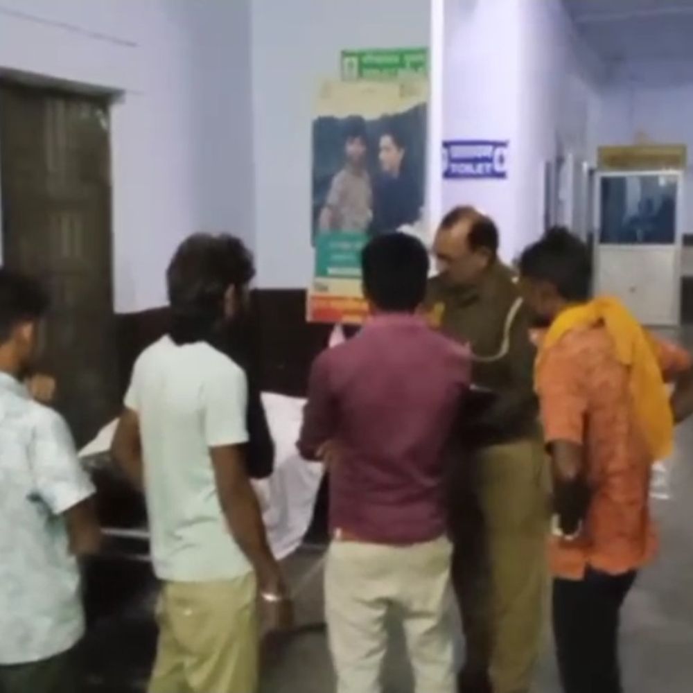 जालौन में हार्वेस्टर से गिरकर व्यक्ति की मौत:मटर की फसल की कटाई के दौरान हुआ हादसा