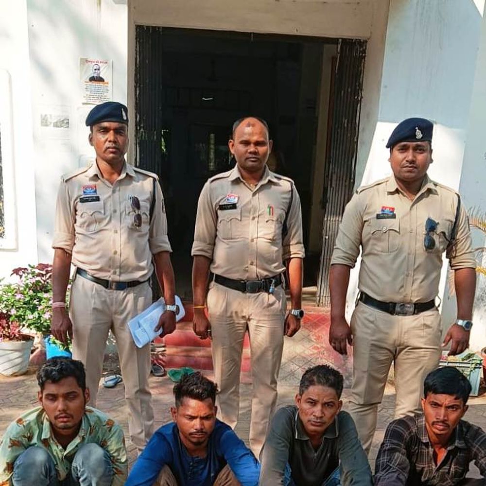 शराब पीने पैसे नहीं दिए तो युवक को पीटा, 4 गिरफ्तार