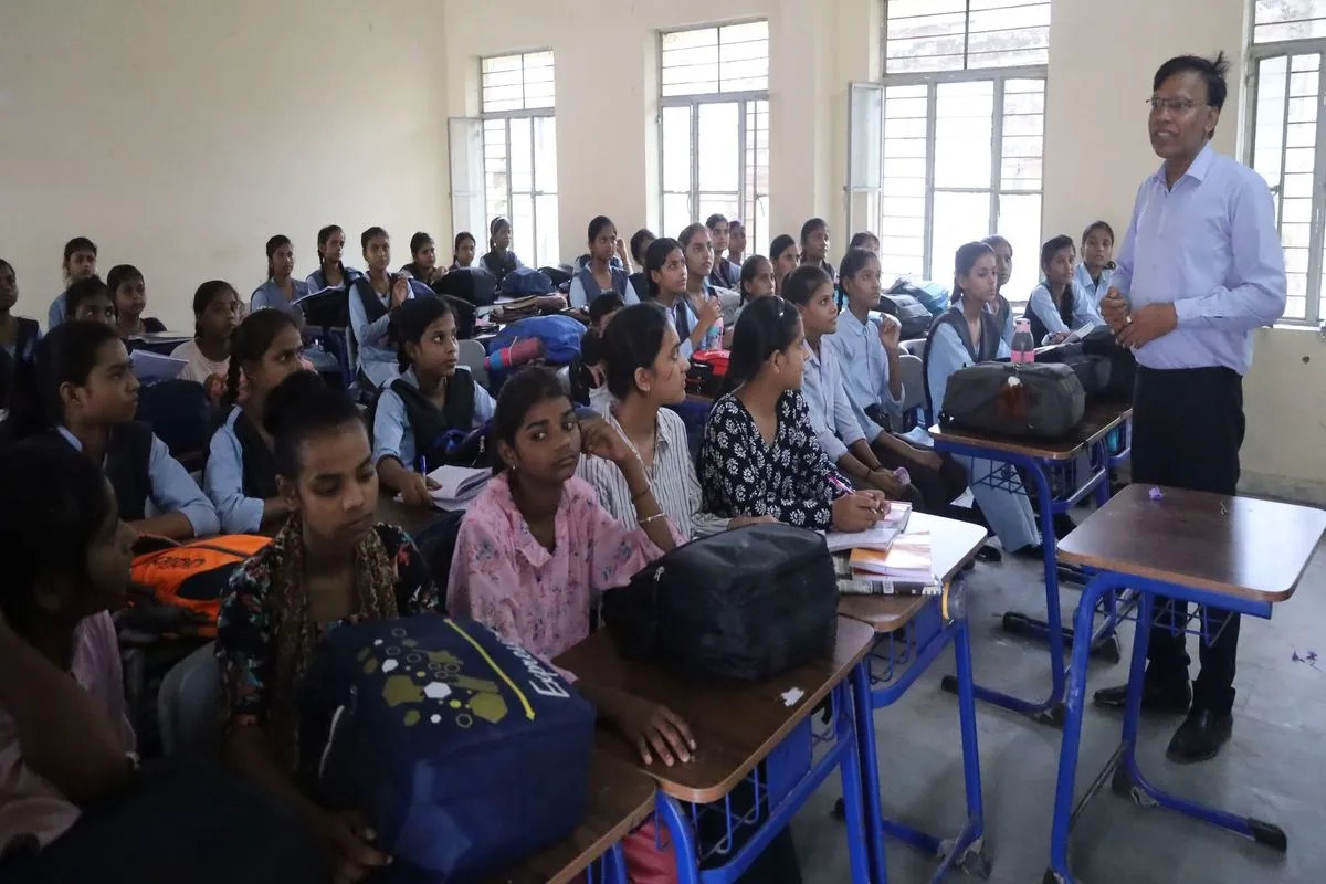 निजी स्कूलों में सीट आवंटन और बच्चों की फीस ने बढ़ाई परेशानियां