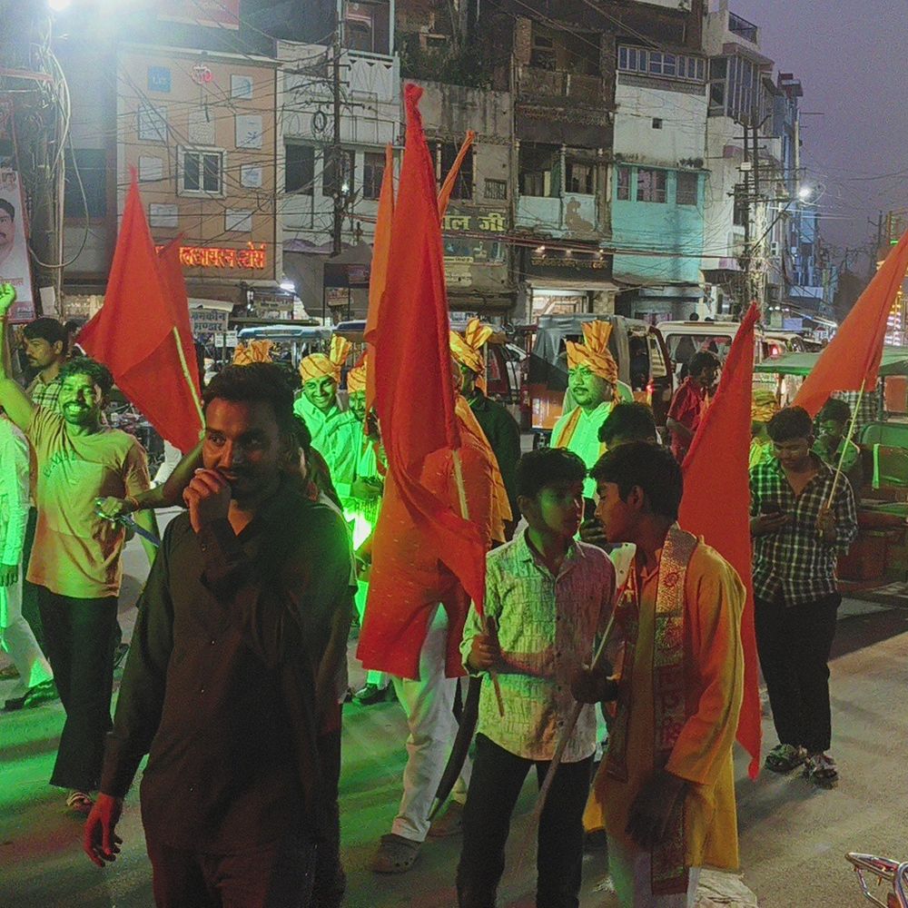 प्रतापगढ़ में रामनवमी पर भव्य शोभायात्रा निकली:शहर ‘जय श्रीराम’ के जयघोष से गूंजा, ड्रोन से हुई निगरानी