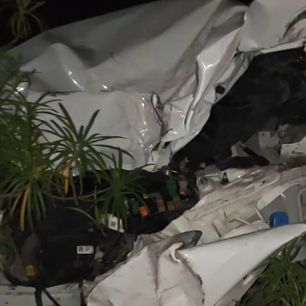 गाजीपुर में भीषण सड़क हादसा, सास-बहू समेत तीन की मौत:तेज रफ्तार कार ने बाइक में मारी टक्कर, ड्राइवर गाड़ी छोड़कर भागा