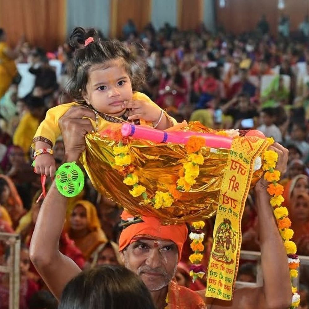 अयोध्या में अंतरराष्ट्रीय कथावाचक शिवम शुक्ला का विवादित बयान:हिंदु युवाओं को मुस्लिम से दोस्ती न करने की सलाह, महापौर मौजूद रहे