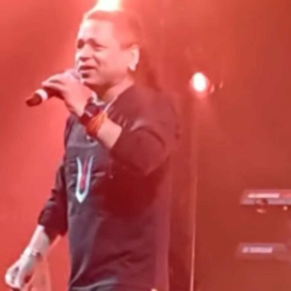 सूफी सुरों से सजी शाम:कैलाश खेर की जादुई आवाज पर झूमा शहर, ‘जय जयकारा’ से गूंज उठा पंडाल