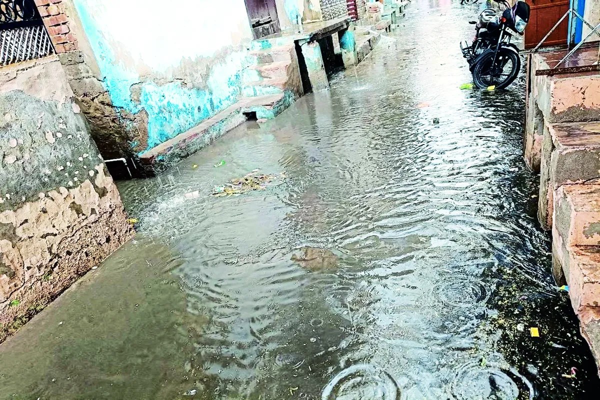 कोटकासिम में अंधड़ के साथ बारिश, ओले भी गिरे…. देखें वीडियो