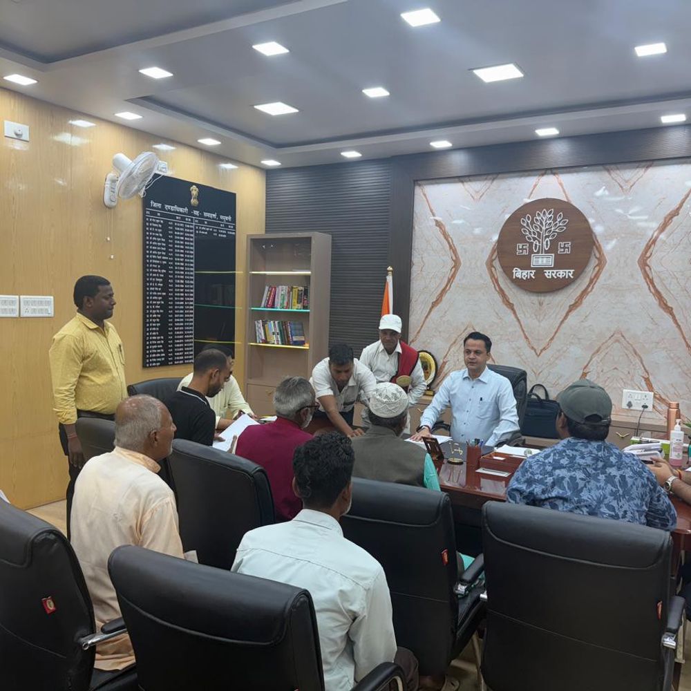 मधुबनी में जमीन विवाद-अवैध कब्जे की आई शिकायतें:डीएम ने सेवा-संवाद कार्यक्रम में दिए समाधान के निर्देश