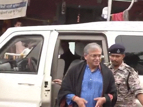 बंगाल पहुंचे चुनाव आयुक्त ज्ञानेश कुमार, कालीघाट में पूजा की:लोगों ने गो-बैक के पोस्टर, काले झंडे दिखाए; BJP की मांग- 3 फेज में ही कराएं चुनाव