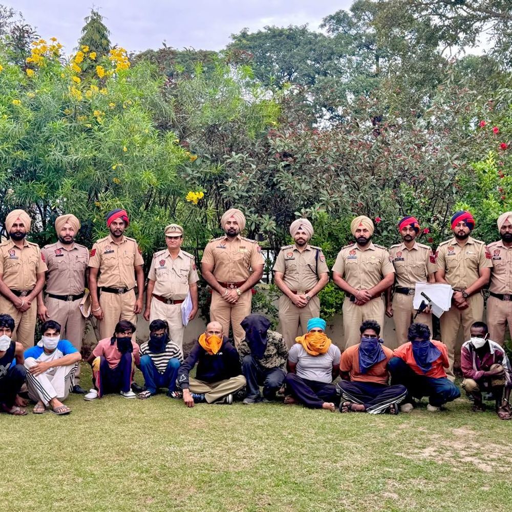 मोहाली में चोरी-स्नैचिंग गिरोह का भंडाफोड़:13 आरोपी गिरफ्तार, 18 मोटरसाइकिल सहित कई सामान बरामद; पुलिस जांच में जुटी