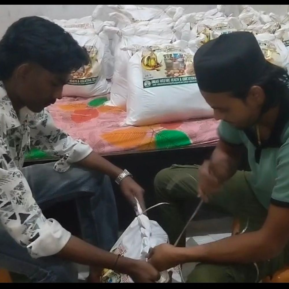 संभल में अब की ईद सबकी ईद कार्यक्रम:कमजोर परिवारों को मिली राशन किट, जरूरतमंदों की सीधे मदद