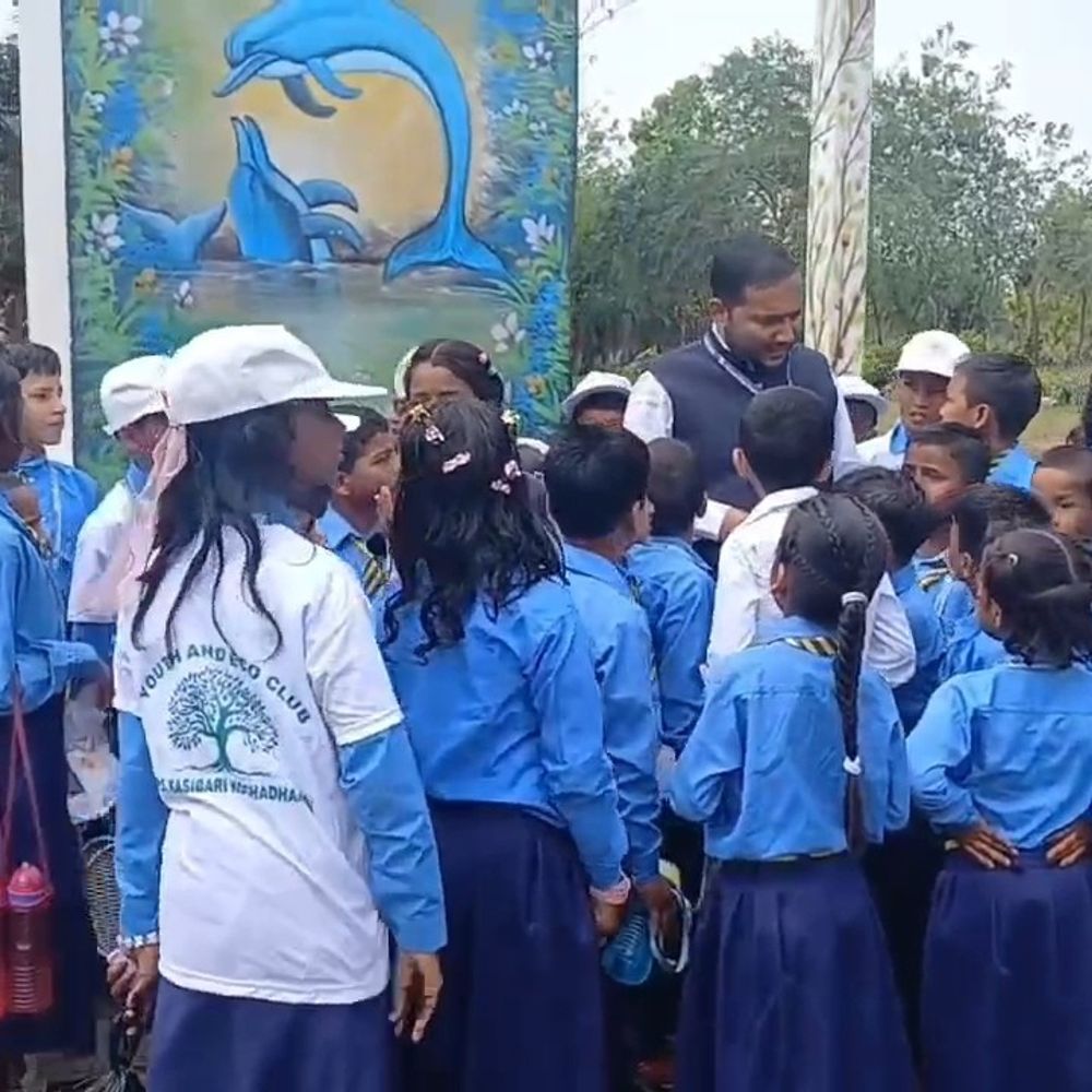 बैग-लेस डे पर बच्चे बायोडायवर्सिटी पार्क घूमें:किशनगंज के स्कूली बच्चों को मिला प्रकृति से जुड़ने का मौका