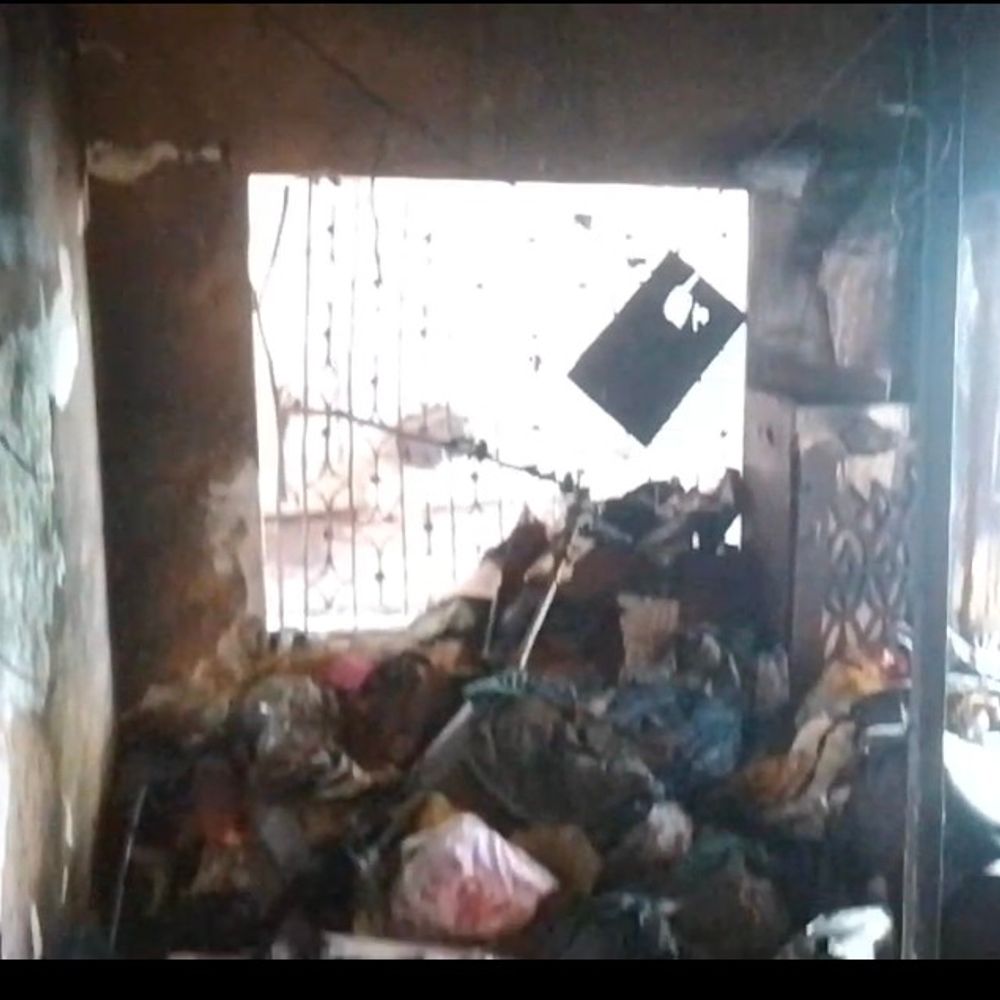 बिलासपुर के नेहरू नगर में सिलेंडर ब्लास्ट:देर रात जोरदार धमाके से घर की दीवारें और खिड़कियां टूटीं, 20 लाख का नुकसान, माता-पिता सुरक्षित