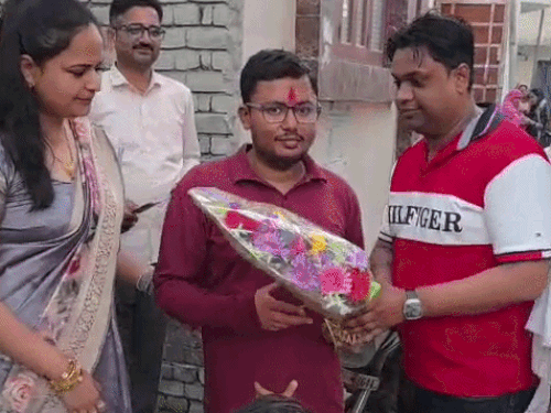 करियाणा की दुकान से निकला अफसर बनने का सपना:लवकेश ने यूपीएससी में हासिल की 488वीं रैंक,पिता के दिल में छेद, मां बीमार; कर्ज लेकर पढ़ाया, चौथे प्रयास में मिली सफलता