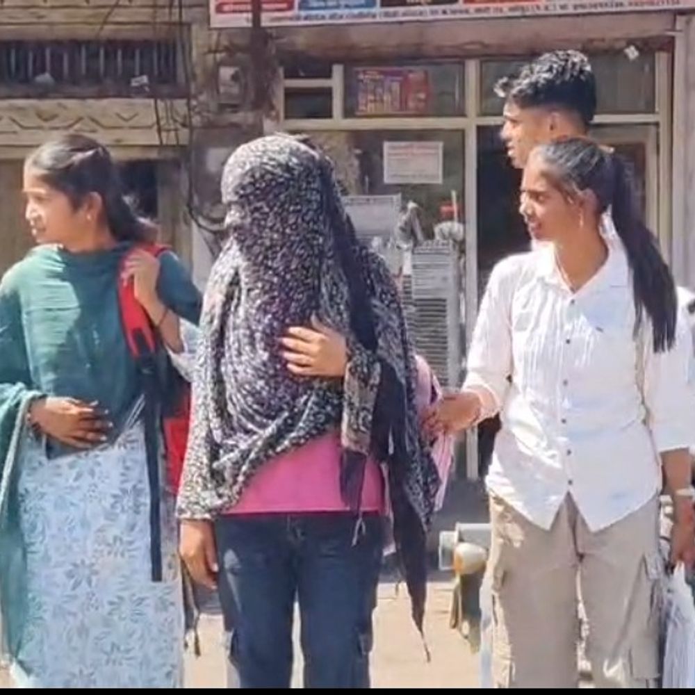 मार्च के पहले हफ्ते पारा 36 डिग्री पहुंचा:गर्मी से बचने लोग मुंह ढककर निकले; सड़कों पर कम हुई चहल-पहल