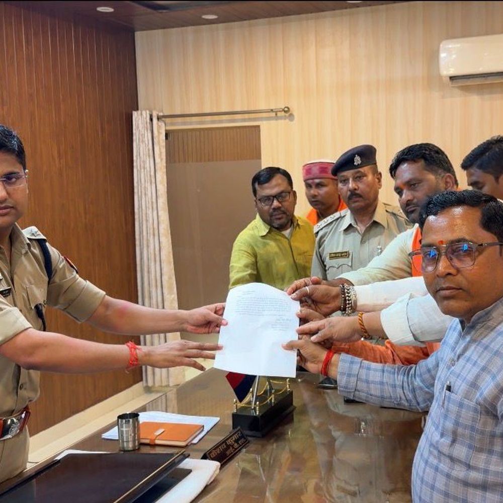 सीएम योगी की मां पर टिप्पणी, FIR की मांग:कुशीनगर में सनातनी समाज ने SP को दिया ज्ञापन, कहा-कार्रवाई हो