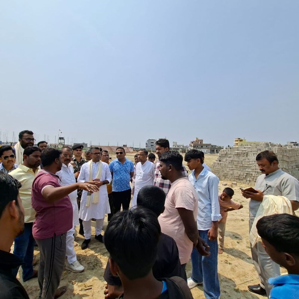 नगर विधायक और मेयर ने मधुबनी स्टेडियम का निरीक्षण किया:निर्माण कार्य की प्रगति का जायजा लिया, आवश्यक दिशा-निर्देश दिए