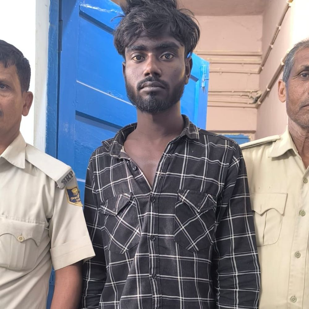 मधुबनी में हथियार के साथ एक गिरफ्तार:दो गोलियां भी बरामद, थाना प्रभारी ने कहा- दूसरी वारदात को अंजाम देने की योजना बना रहा था