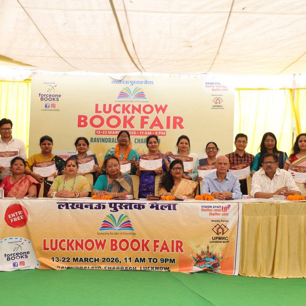 लखनऊ पुस्तक मेला पाठकों के लिए खास आकर्षण:हिंदी, अंग्रेजी के साथ उर्दू साहित्य में दिख रही गहरी रुचि