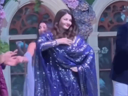 सलमान के गाने पर थिरकीं ऐश्वर्या राय:नीता अंबानी और अभिषेक बच्चन भी साथ नजर आए; सलाम-ए-इश्क’ गाने पर डांस