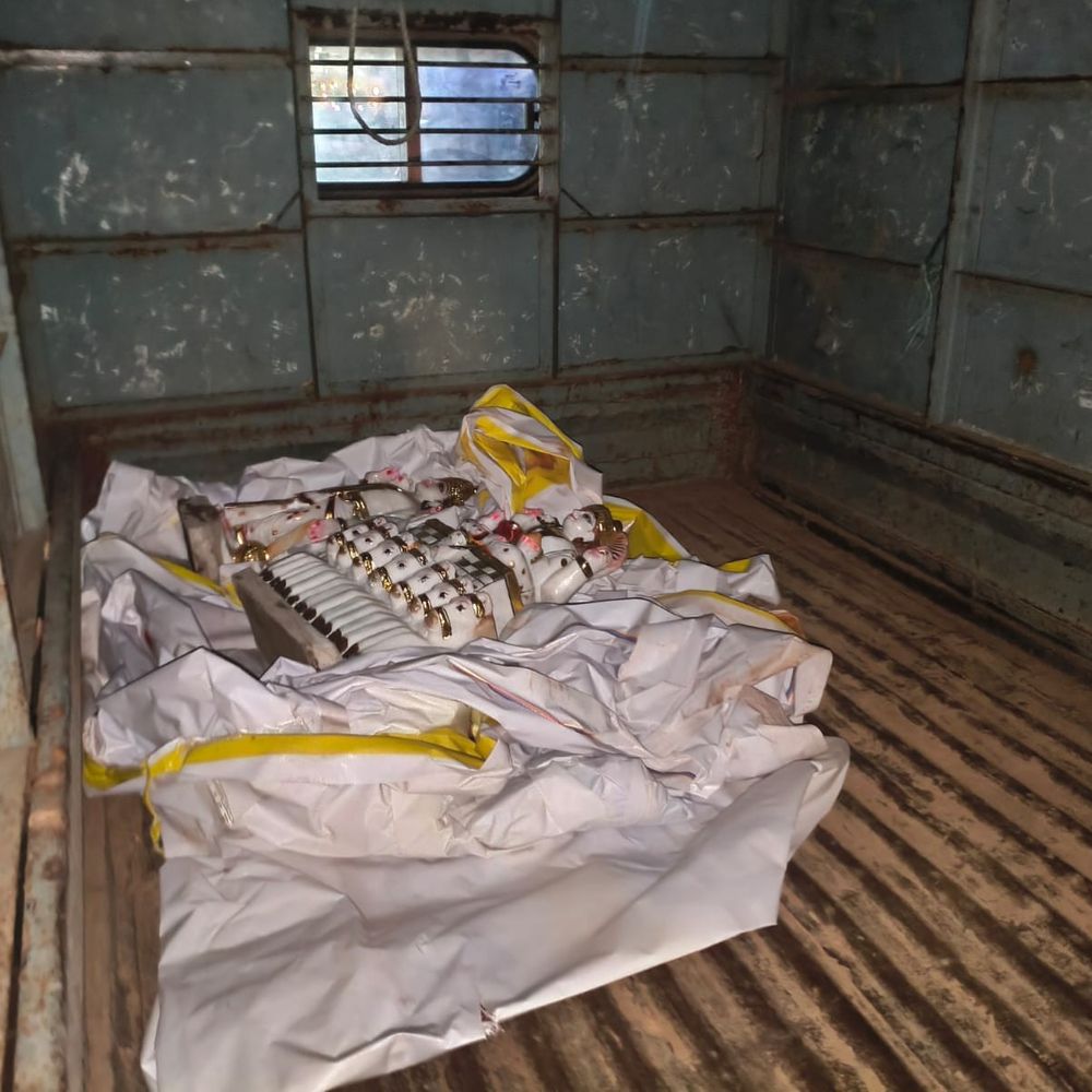 बालाघाट में शासकीय भूमि से हटाई दुर्गा प्रतिमा:गर्रा में 12 घंटे बाद प्रशासन ने चलाया बुलडोजर; सरपंच बोले- यह हिंदुत्व का अपमान