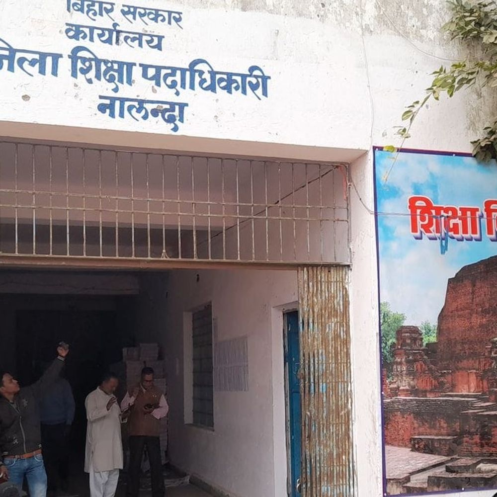 इंटर मूल्यांकन से गायब 90 शिक्षकों पर गिरी गाज:डीईओ ने 24 घंटे में मांगा जवाब; बिहारशरीफ के छह केंद्रों पर कॉपियों की जांच