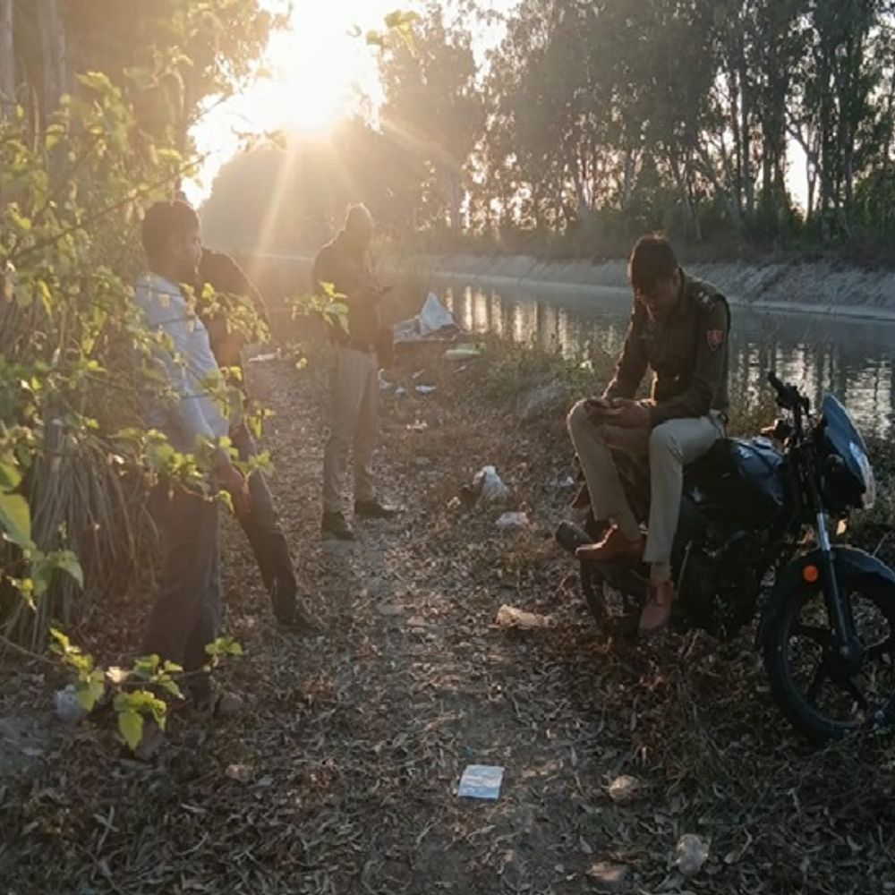 रोहतक में मिला अज्ञात महिला का शव:नहर में बहता हुआ आया, मायना हेड पर निकाली बॉडी, जांच में जुटी पुलिस