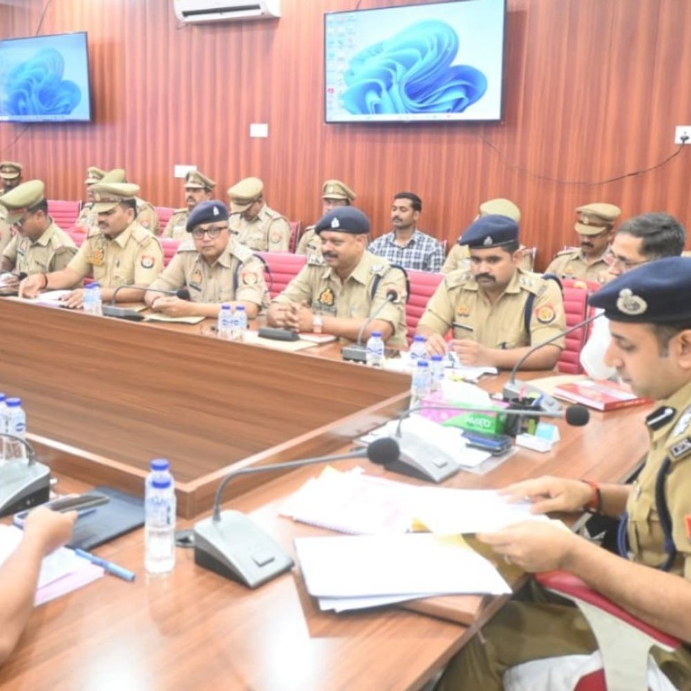 सिद्धार्थनगर में रमजान-ईद पर पुलिस अलर्ट:अपराध गोष्ठी में एसएसपी ने दिए सख्त निर्देश, सीसीटीवी कैमरों की भी समीक्षा की