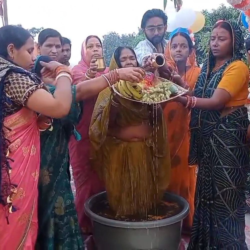 चैती छठ का उगते सूर्य को अर्घ्य के साथ समापन:अररिया में घाटों और घर के छतों पर भक्तों की भीड़