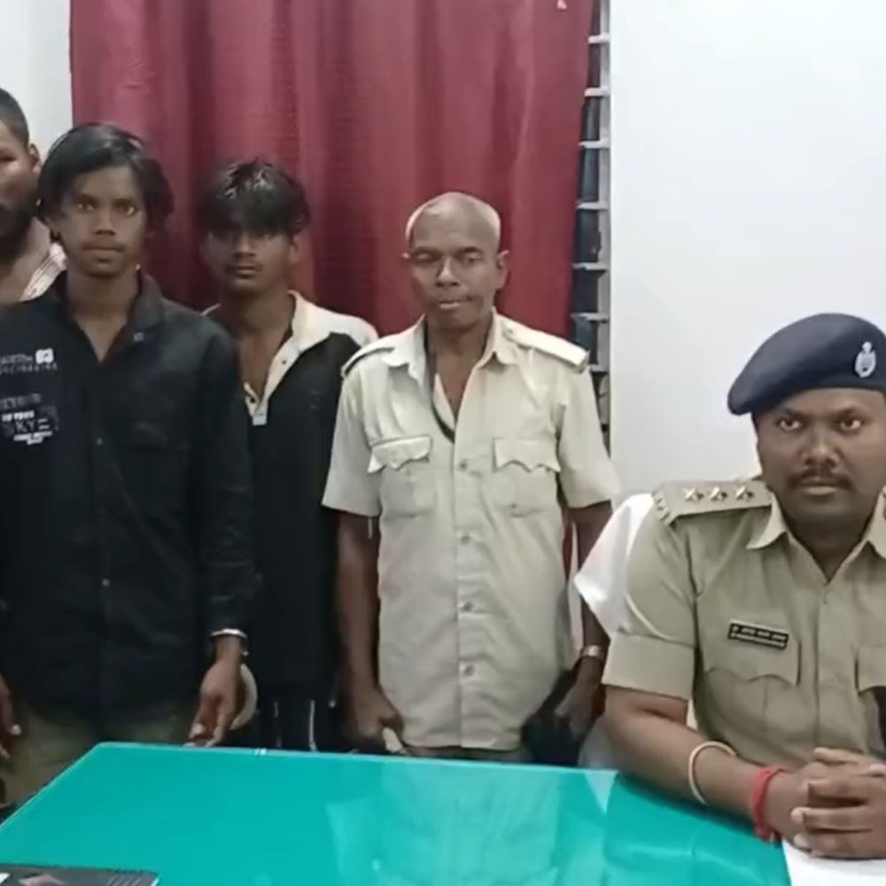 बांका में हथियार के साथ 3 अपराधी गिरफ्तार:देसी कट्टा, पिस्टल और मोबाइल-मोटरसाइकिल बरामद, आपराधिक घटना को अंजाम देने की बना रहे थे योजना