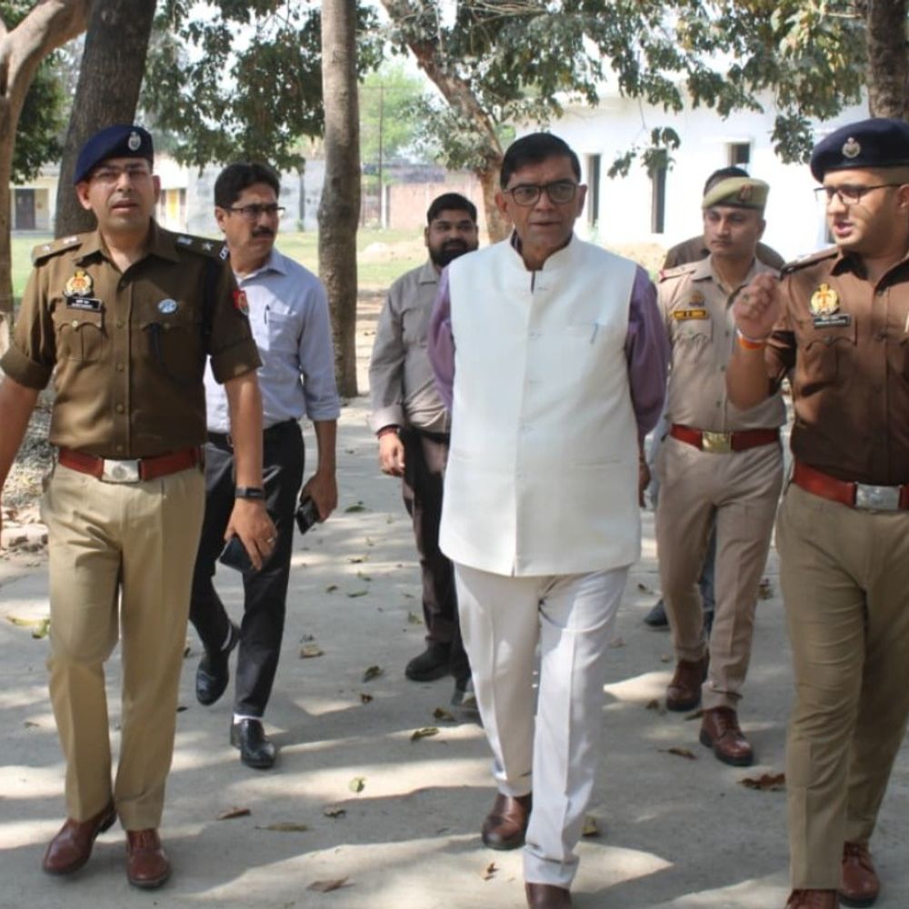 पीलीभीत में दरोगा भर्ती परीक्षा केंद्रों का निरीक्षण:डीएम-एसपी ने अलविदा जुमा नमाज पर भी रखी नजर