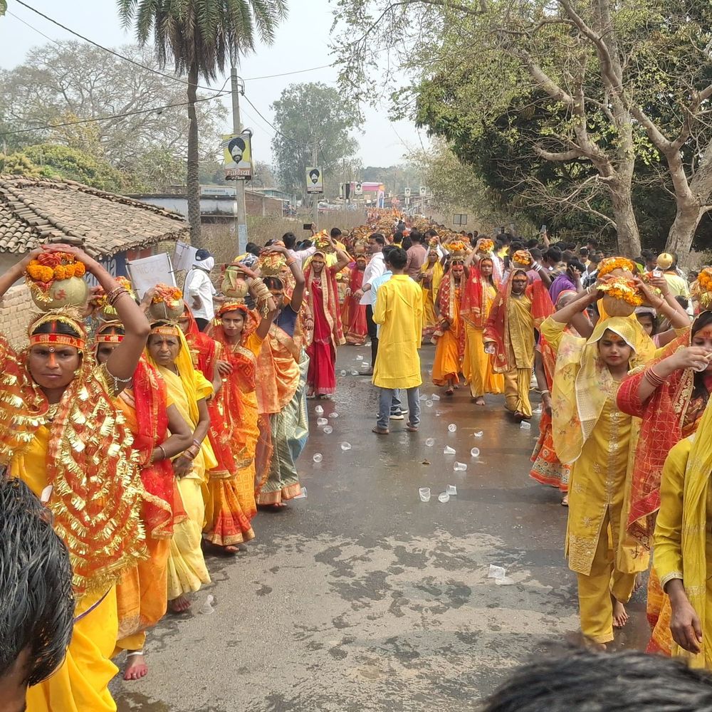 जमुई में 11 हजार कलशों से निकली यात्रा:शिवशक्ति महायज्ञ के शुभारंभ पर भक्तों की भीड़