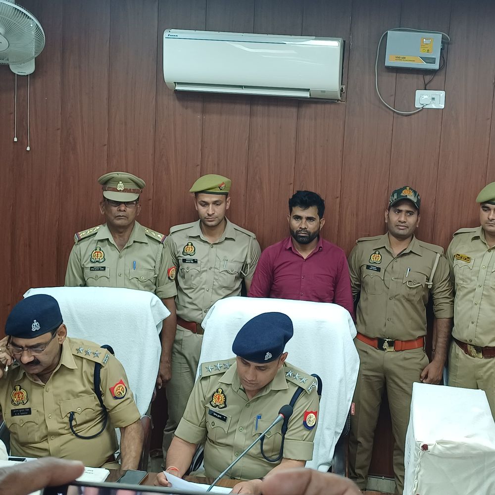 चंदौली में नकली नोट बनाने वाले गिरोह का भंडाफोड़:एक आरोपी और दो नाबालिग हिरासत में, उपकरण बरामद