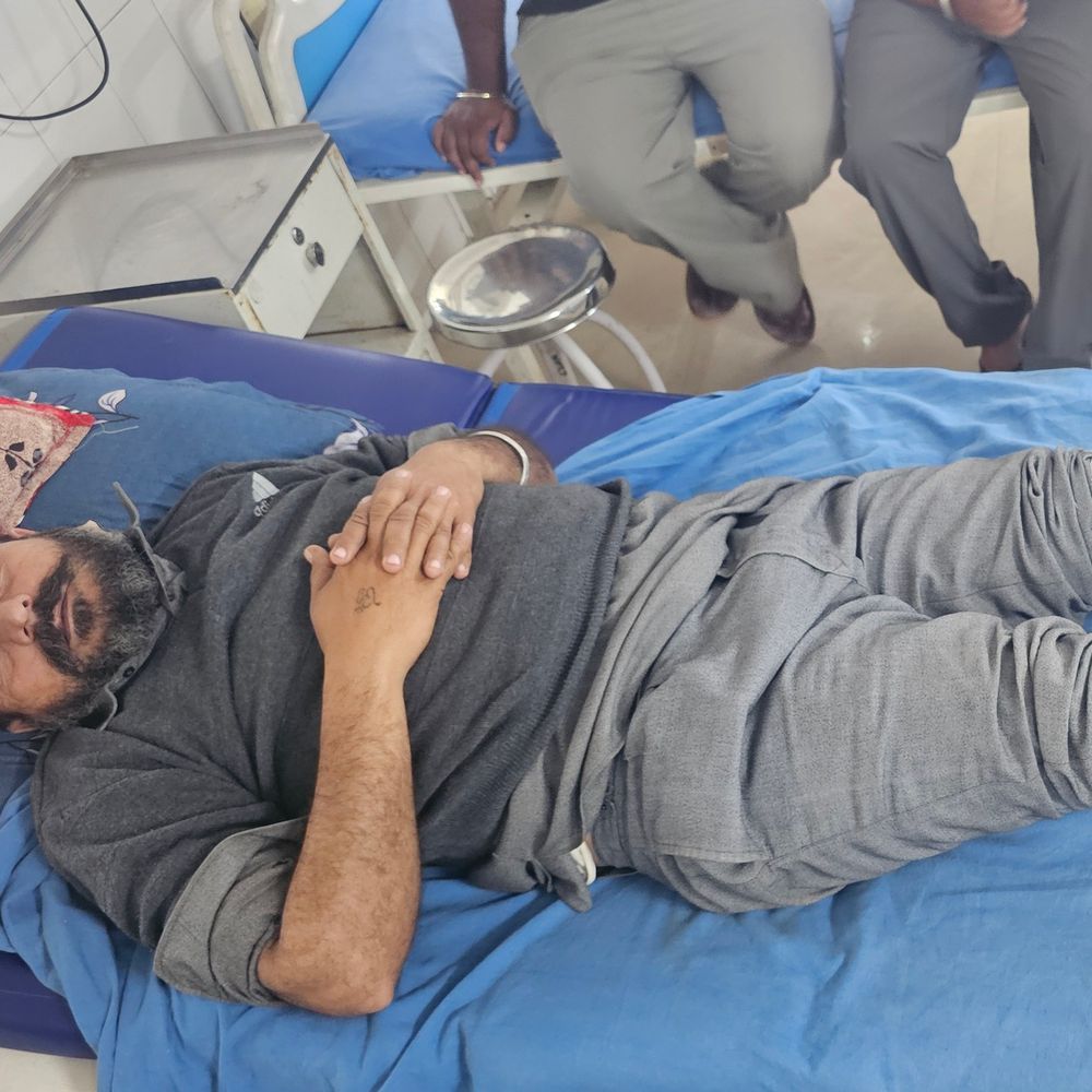 मोहाली में पूर्व सरपंच पर जानलेवा हमला:5 हमलावरों ने रॉड से तोड़ी दोनों टांगे, दूध सप्लाई करने के लिए निकले थे