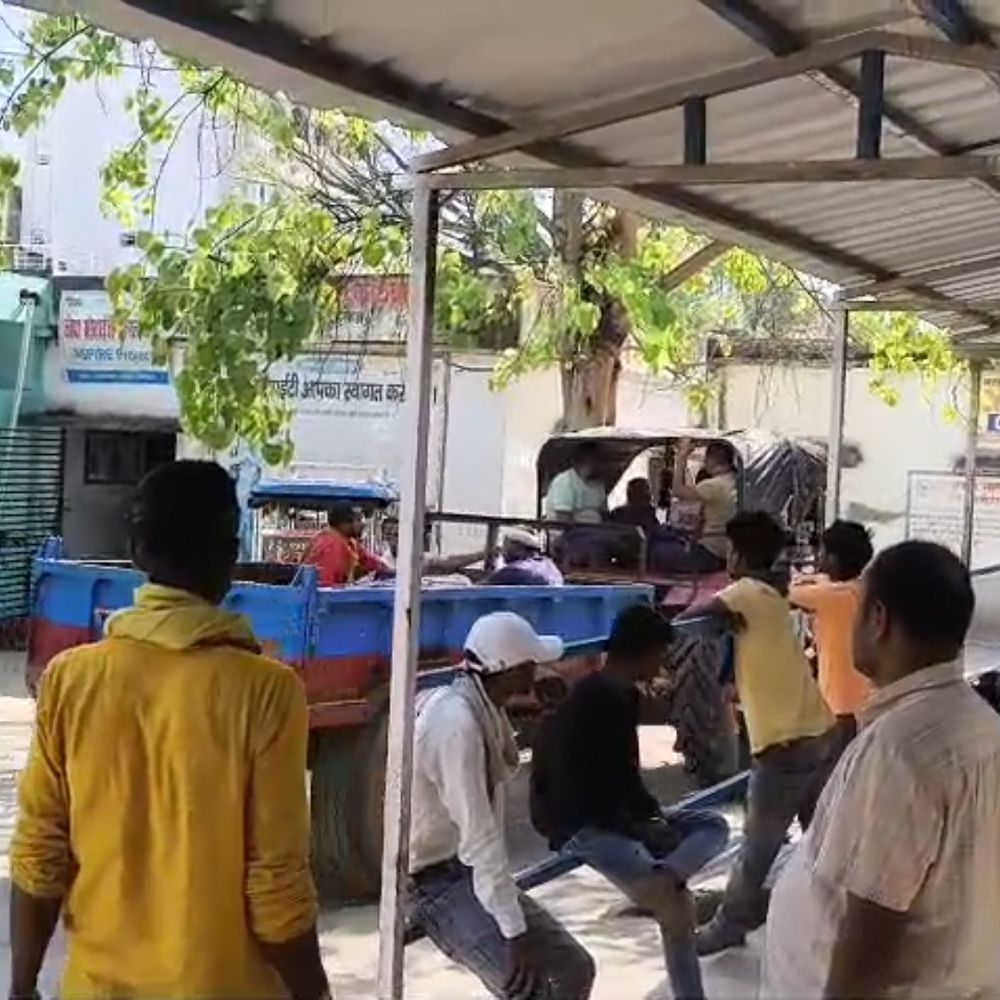 बरहट में न्यूली मैरिड युवक ने लगाई फांसी:3 महीने पहले हुई थी शादी ;पत्नी के मायके जाने से तनाव में था