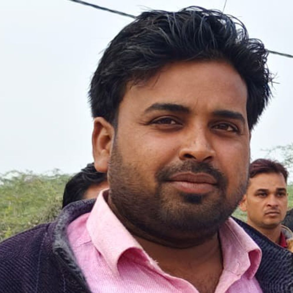 हमीरपुर में पोकलैंड मशीन से दबकर युवक की मौत:शव छिपाने की कोशिश, परिजनों ने जताई हत्या की आशंका; जांच जारी