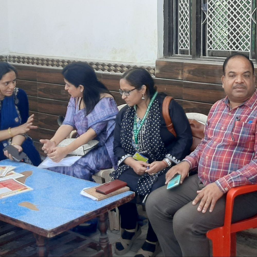 केंद्रीय टीमों ने पलवल में हेपेटाइटिस-बी के लिए सैंपल:मरीजों से जुटाई बीमारी की हिस्ट्री, नीम-हकीम से बचने की सलाह