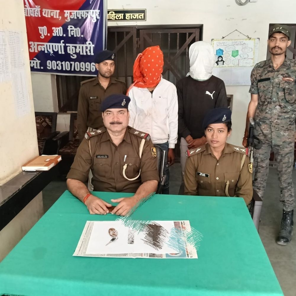 होली में लोडेड पिस्टल के साथ दो बदमाश गिरफ्तार:मुजफ्फरपुर के बोचहां में गाड़ी चेकिंग के समय पकड़े गए, एक फरार