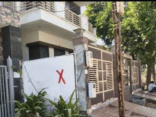 नटराजपुरम में अतिक्रमण लगाए लाल निशान, मचा हड़कंप:नगर निगम ने 2 दिन में अतिक्रमण अवैध निर्माण और अतिक्रमण हटाने की दी चेतावनी