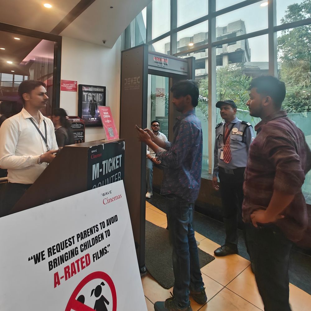 ‘धुरंधर: द रिवेंज’ का लखनऊ में धमाल:पहले दिन रिकॉर्डतोड़ कमाई, बच्चों की एंट्री पर रोक